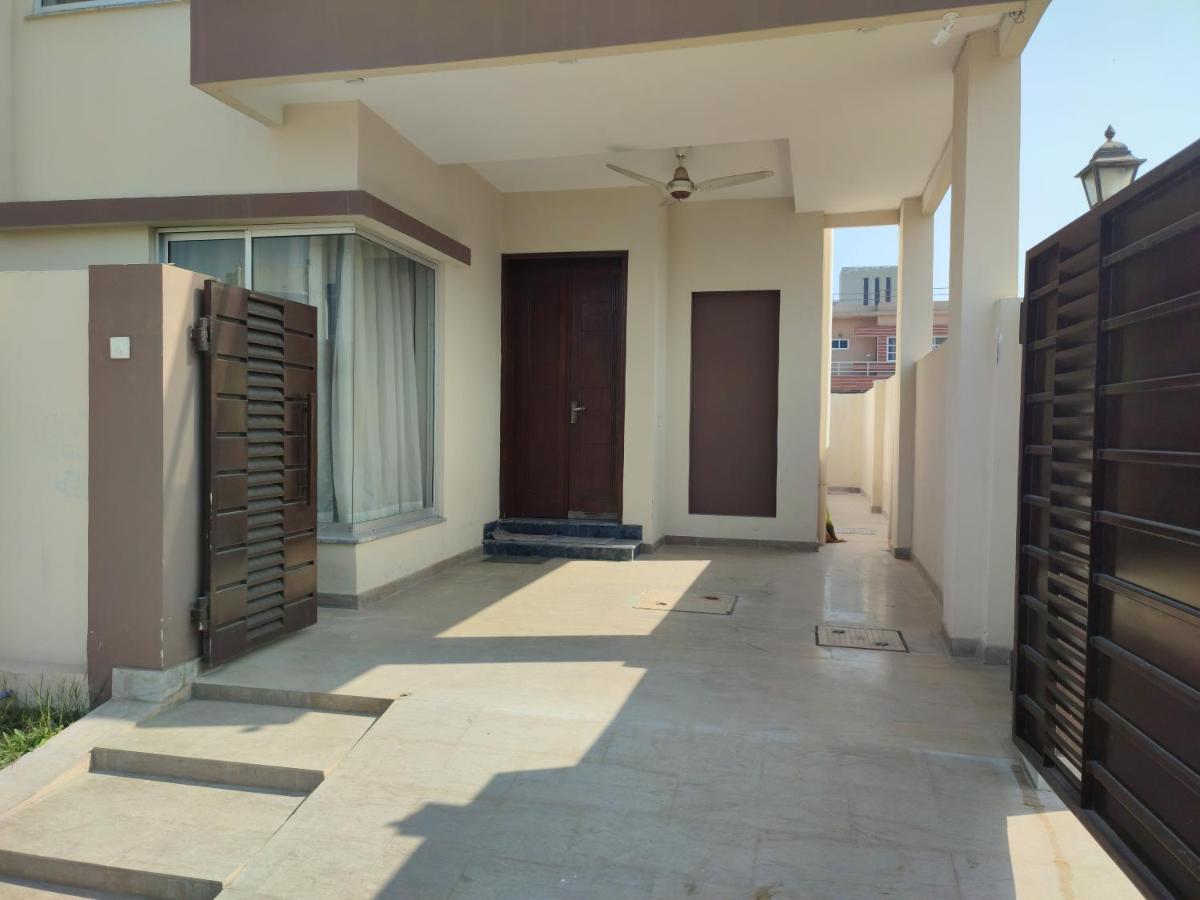 Fully Furnished Options Near Dha Phase 5 & 6 Villa Lahore Exterior foto